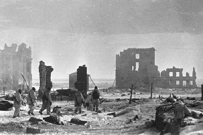 2014_02_11_rian_archive_602161_center_of_stalingrad_after_liberation_rsz_crp_crp