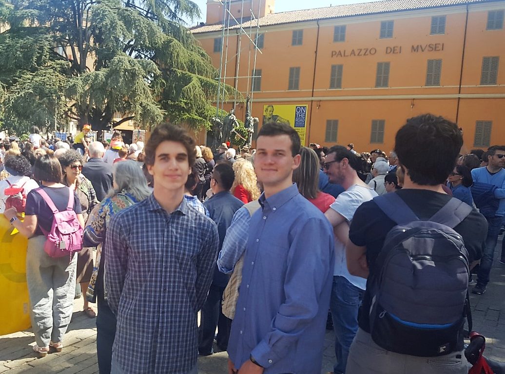 Gli studenti del Viaggio della Memoria alla cerimonia del 25 aprile a Reggio Emilia