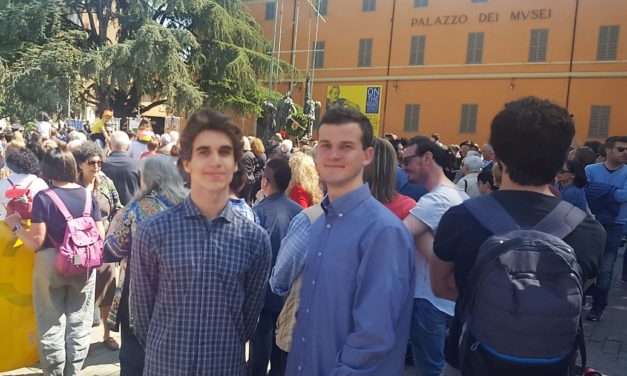 Gli studenti del Viaggio della Memoria alla cerimonia del 25 aprile a Reggio Emilia