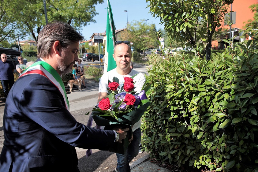 Albinea, mazzi di rose per i soldati tedeschi fucilati per aver deciso di unirsi ai partigiani