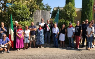 Fiori per ricordare i cinque disertori della Wehrmacht  e il commosso ricordo della staffetta Albertina “Anna” Rocchi