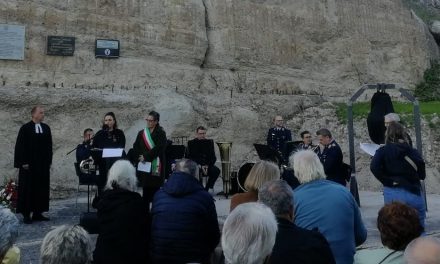 Inaugurata a Kahla, al memoriale delle vittime del campo di lavoro nazista, la Campana della pace fusa a Castelnovo ne’ Monti