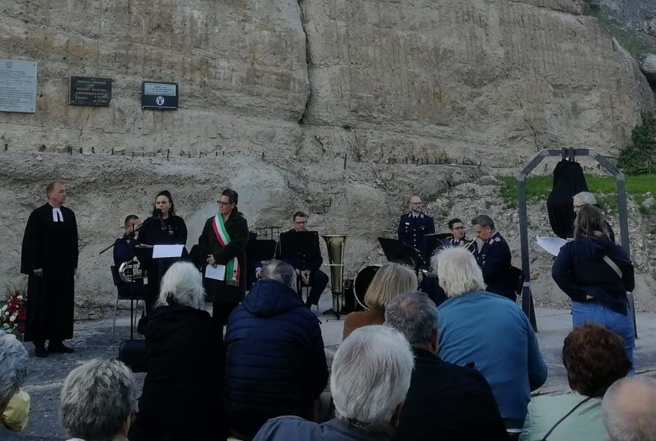 Inaugurata a Kahla, al memoriale delle vittime del campo di lavoro nazista, la Campana della pace fusa a Castelnovo ne’ Monti